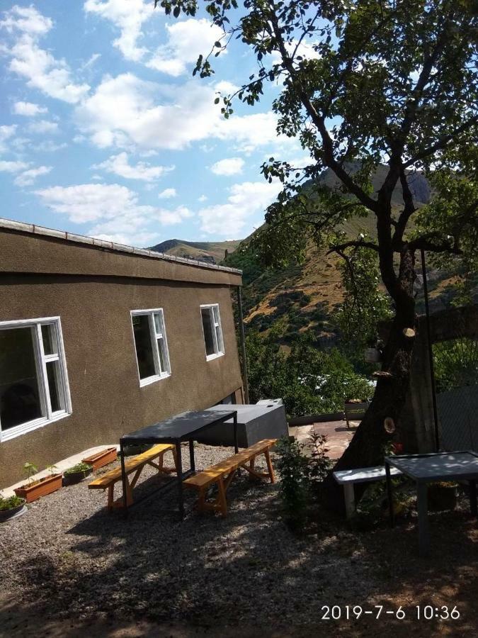 Nnn Guest House Goris Exteriér fotografie