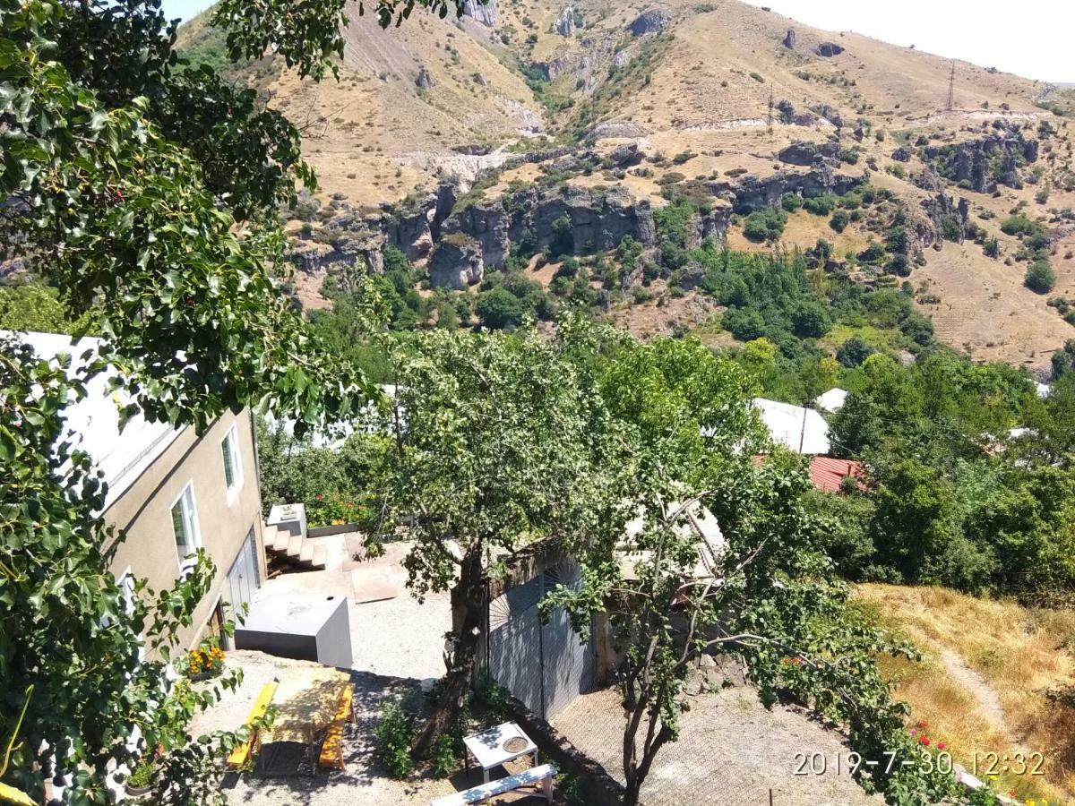 Nnn Guest House Goris Exteriér fotografie